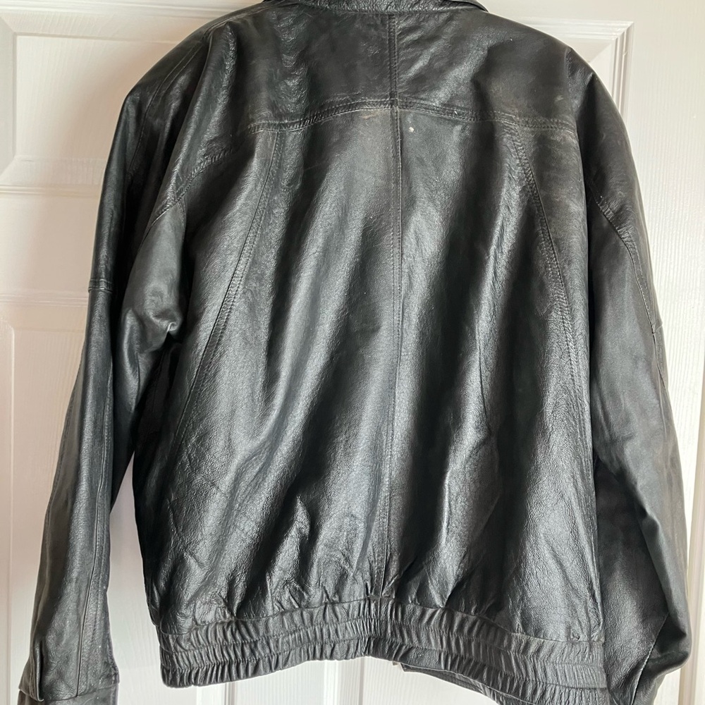 🏍️ Vintage Black Bomber Jacket with Water-Resistant Leather READ DESCRIPTION! - Picture 3 of 5